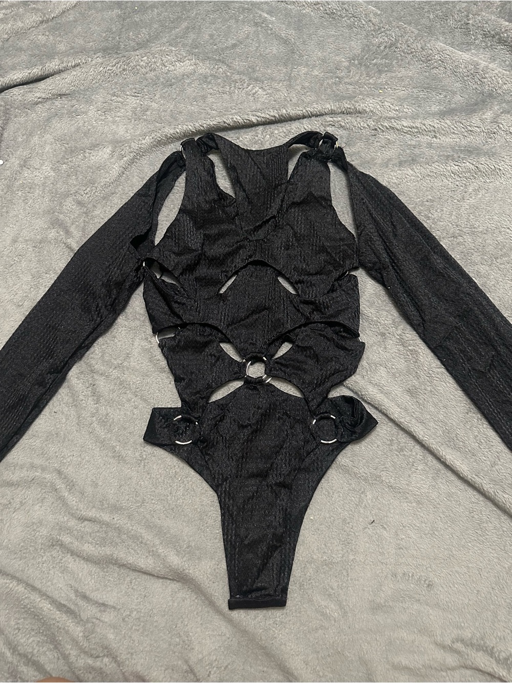 Black Cutout One-Piece Swimsuit - Sleek High-Cut Design - Picture 4 of 6